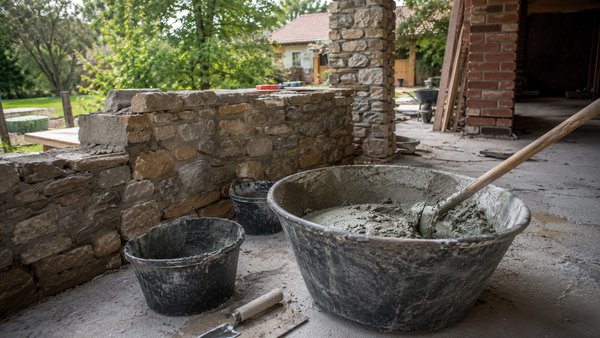 Jakie proporcje zaprawy cementowej wybrać do murowania